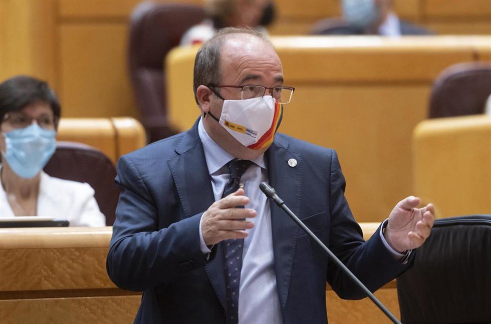 Archivo - El ministro de Cultura, Miquel Iceta, interviene durante el primer pleno y primera sesión de control al Gobierno en el Senado tras el parón estival, a 14 de septiembre de 2021, en Madrid (España). 