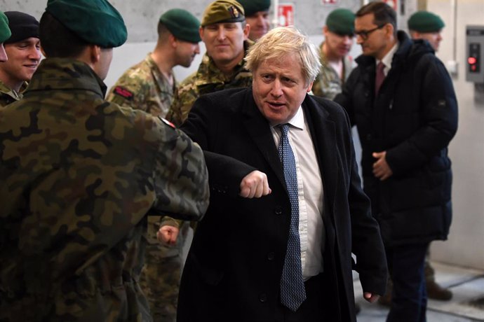 10 February 2022, Poland, Warsaw: UK Prime Minister Boris Johnson greets troops during a visit to Warszawska Brygada Pancerna military base near Warsaw, as tensions remain high over the build-up of Russian forces near the border with Ukraine. Photo: Dan