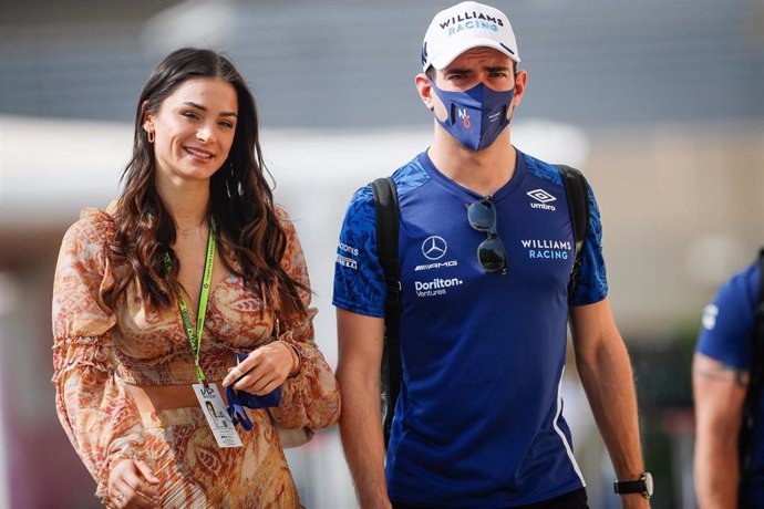 Archivo - Nicholas Latifi con Sandra Dziwiszek durante el Gran Premio de Abu Dabi 2021