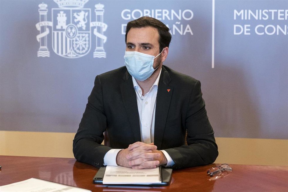 El ministro de Consumo, Alberto Garzón, durante una reunión con representantes de colectivos de ganadería extensiva, en la sede de su ministerio, a 20 de enero de 2022, en Madrid (España).
