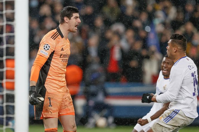15 February 2022, France, Paris: Real Madrid goalkeeper Thibaut Courtois celebrates after saving a penality during the UEFA Champions League round of 16 first leg soccer match between Paris Saint-Germain and Real Madrid at Parc des Princes stadium. Phot
