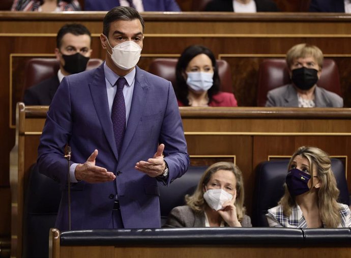 El presidente del Gobierno, Pedro Sánchez, interviene en una sesión plenaria en el Congreso de los Diputados