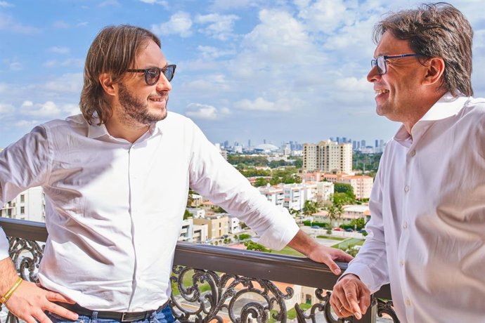 Andrea Baggio y Juan Ricardo Palacio en las oficinas de Miami.