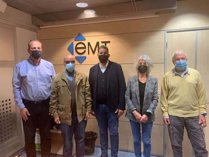 Firma del acuerdo entre la EMT y la Asociación de Amigos del Pueblo Saharaui de Baleares.