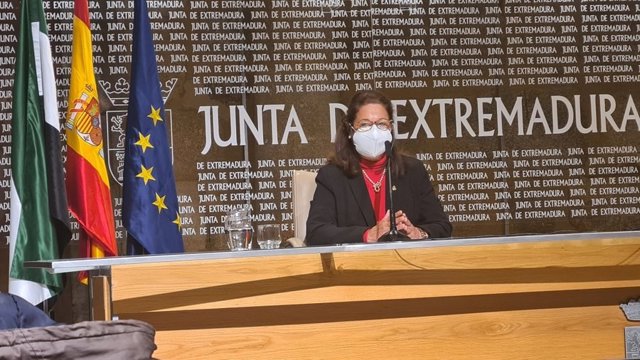 La vicepresidenta primera y consejera de Hacienda y Administración Pública de la Junta, Pilar Blanco-Morales, en rueda de prensa para anunciar el inicio de los trabajos para recurrir la sentencia del Supremo sobre la demolición de Isla de Valdecañas