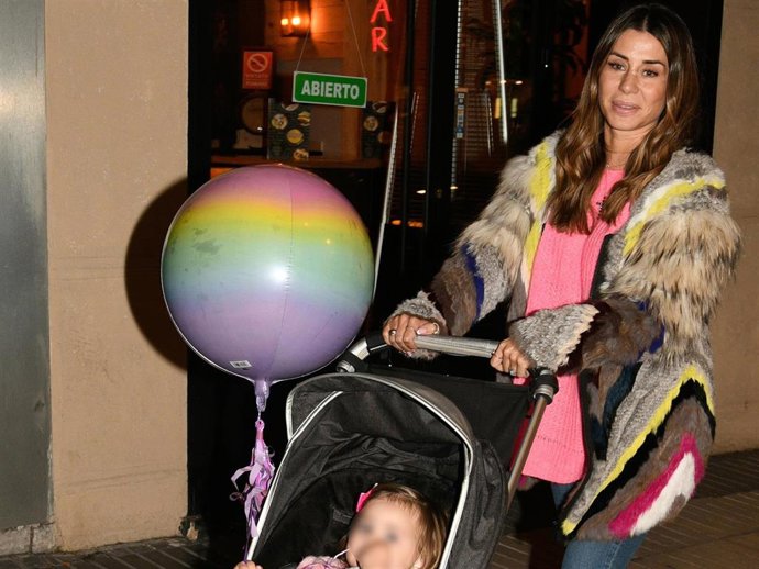 Elena Tablada, con su hija Camilla tras el cumpleaños de su primogénita, Ella