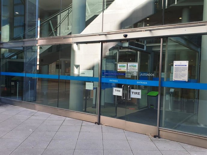 Trib.- Juzgan a tres acusados de estafar a personas mayores con la venta de productos inexistentes o de menor precio