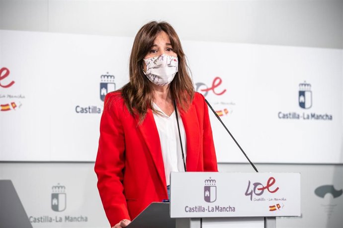 La Consejera De Igualdad Y Portavoz Del Gobierno Regional, Blanca Fernández, Comparece En Rueda De Prensa, En El Palacio De Fuensalida, Para Informar Sobre Los Acuerdos Del Consejo De Gobierno.
