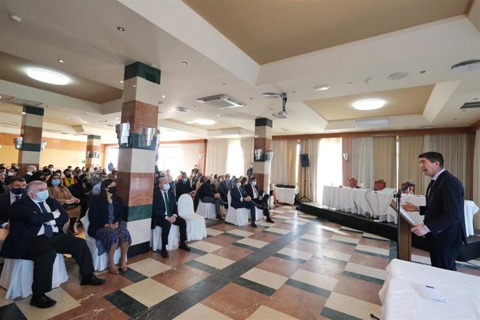 El vicepresidente de la Junta y consejero de Turismo, Regeneración, Justicia y Administración Local, Juan Marín, en unas jornadas en Antequera