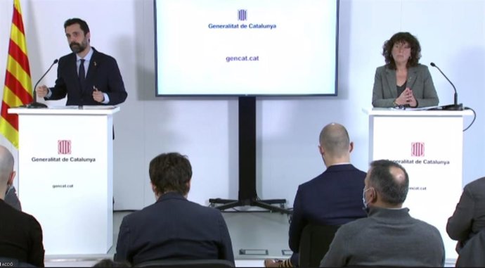 El conseller de Empresa y Trabajo de la Generalitat, Roger Torrent, y la consellera de Acción Climática, Alimentación y Agenda Rural, Teresa Jord, durante la rueda de prensa.
