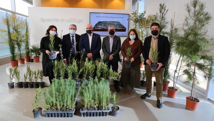 La Diputación inicia el proyecto ambiental y de ocio del pantano de La Viñuela con 35.000 árboles y arbustos