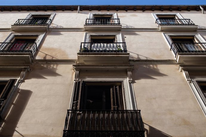 Archivo - Imatge de recurs d'uns balcons