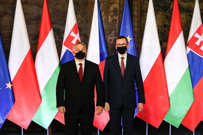 Archivo - Viktor Orbán, primer ministro de Hungría, y Mateuz Morawiecki, primerministro de Polonia