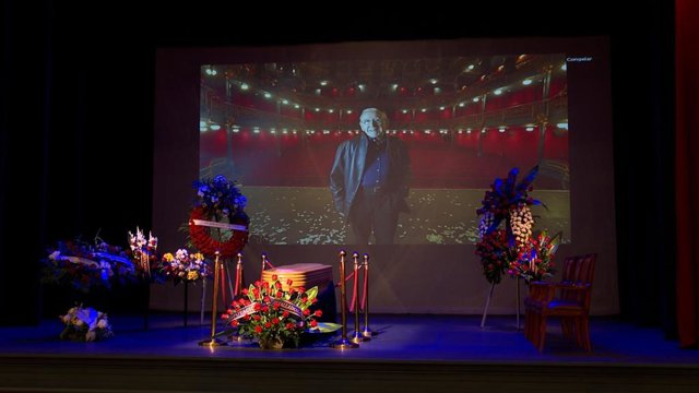 Capilla ardiente de Juan Antonio Quintana en el Teatro Zorrilla de Valladolid.
