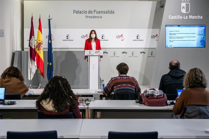 La consejera de Igualdad y portavoz del Gobierno regional, Blanca Fernández, comparece en rueda de prensa, en el Palacio de Fuensalida, para informar sobre los acuerdos del Consejo de Gobierno.