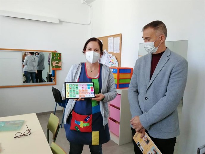 El delegado de Educación de Almería visita el CEEE Princesa Sofía.