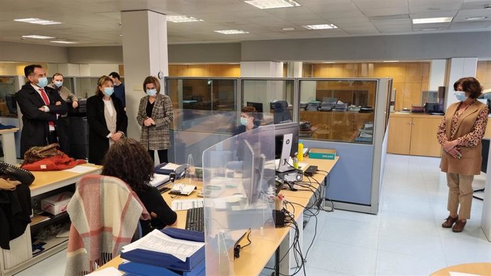 La delegada del Gobierno en Asturias, Delia Losa, en la sede de la Dirección Principal del SEPE.