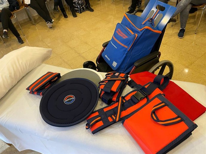 Mochilas equipadas para facilitar las tareas de los auxiliares de enfermería del IMAS.