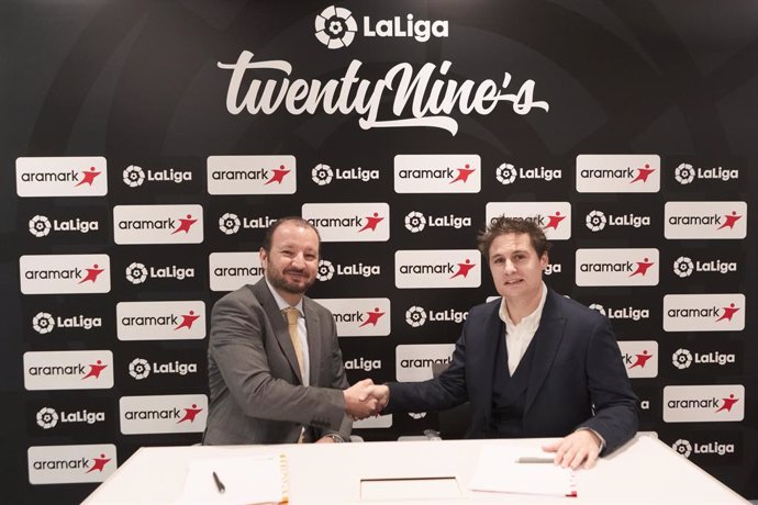Aramark y LaLiga firman un acuerdo para abrir el primer restaurante TwentyNine's de Madrid.