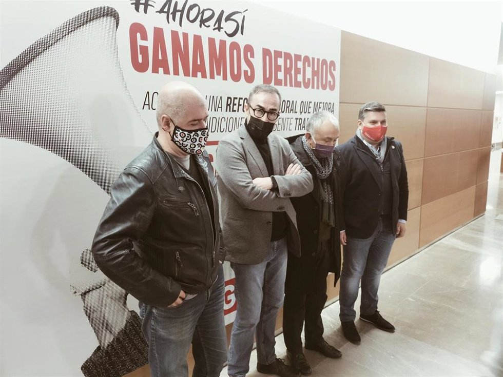 Los secretarios general de CCOO, Unai Sordo y UGT, Pepe Álvarez, con sus homólogos en C-LM, Paco de la Rosa, y Luis Manuel Monforte.