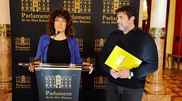 El portavoz adjunto de MÉS per Mallorca en el Parlament, Josep Ferr, y la portavoz de MÉS per Alaró, Aina Sastre.