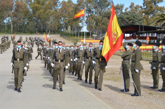 Archivo - Acto de jura de bandera en el Cefot de Cáceres en una foto de archivo