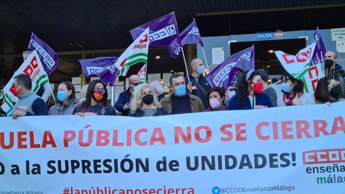 CCOO se concentra contra la "pérdida" de unidades escolares públicas en Infantil y Primaria