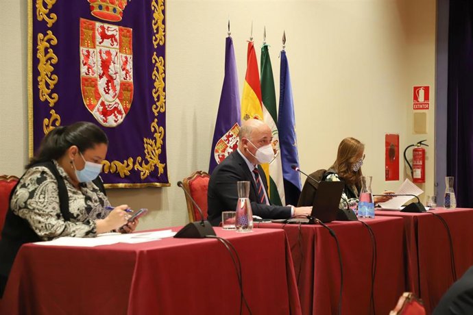 El presidente de la Diputación de Córdoba, Antonio Ruiz, preside el Pleno de la institución provincial.