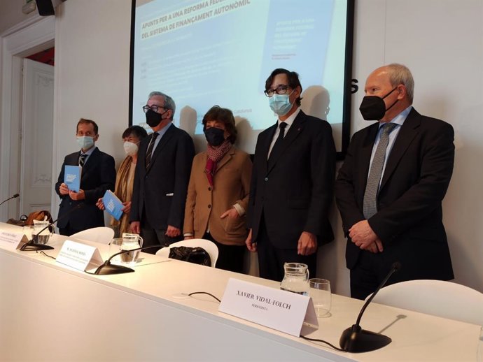 Francesc Trillas, Montserrat Colldeforns, Francisco Pérez, Maria Antnia Monés, Salvador Illa y José Montilla en la presentación de 'Apuntes para una reforma federal del sistema de financiación autonómica' de la Fundació Rafael Campalans, vinculada al P