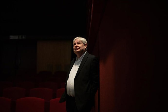 El escritor Jonathan Coe presenta la novela 'El señor Wilder y yo', en la Filmoteca de Catalunya, a 16 de febrero de 2022, en Barcelona, Cataluña (España)