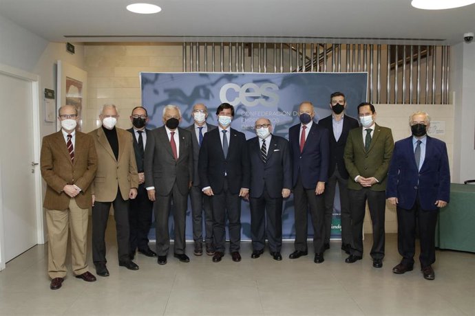 Archivo - Foto de familia del comité ejecutivo de la CES, en imagen de archivo.