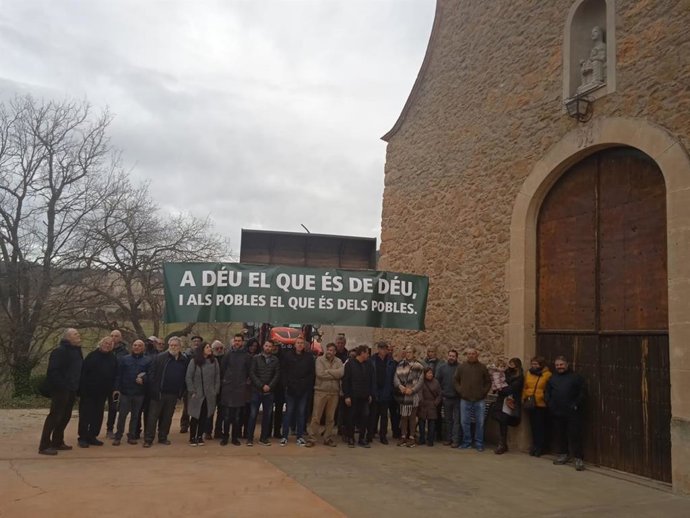 Concentración de las entidades municipalistas AMC, FMC y ACM y Unió de Pagesos contra las inmatriculaciones.