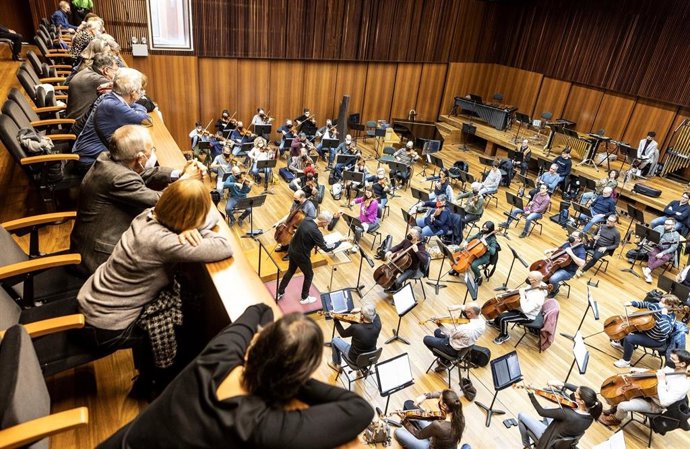 Ensayo de la Orquesta de Valncia con abonados