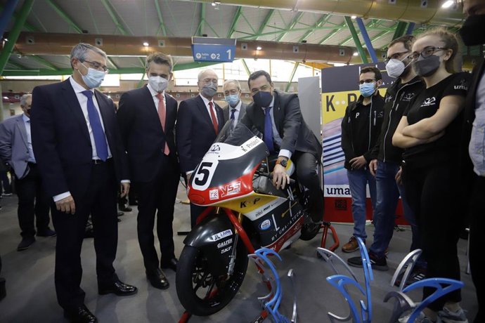 El presidente de la Junta, Juanma Moreno; el consejero de Transformación Económica, Rogelio Velasco (2d); el alcalde, Francisco de la Torre; y el presidente de la Diputación, Francisco Salado, (1i) en la inauguración del Foro Transfiere en Málaga.