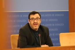 El portavoz adjunto de Unidas Podemos por Andalucía en el Parlamento, Guzmán Ahumada, en rueda de prensa.