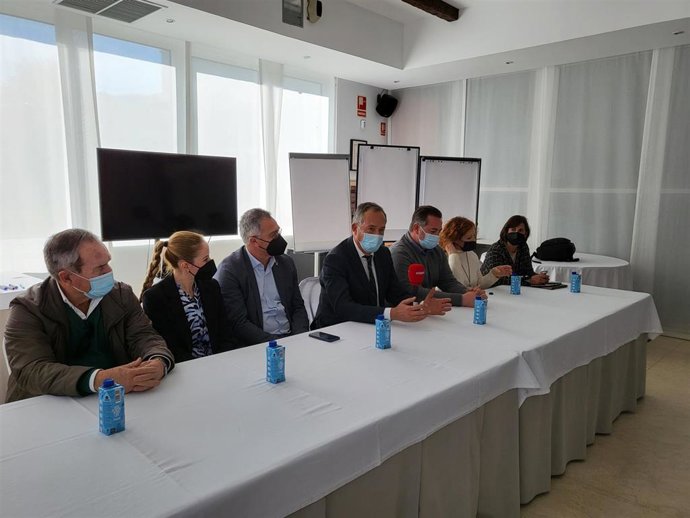 El delegado de Turismo en Almería se reúne con alcaldes y representantes de la comarca del Almanzora.