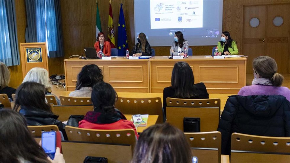 Presentación del mapa interactivo de casos e historias de éxito de integración de mujeres migrantes en Europa.