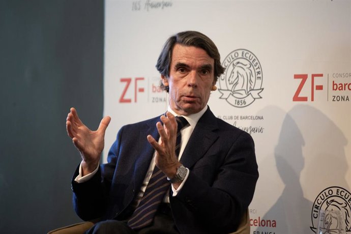 El expresidente del Gobierno, José María Aznar, interviene en una conferencia en el Círculo Ecuestre en Barcelona, a 22 de febrero de 2022, en Barcelona, Cataluña, (España). Esta charla se enmarca dentro del ciclo de conferencias Agendas Cruzadas Madri