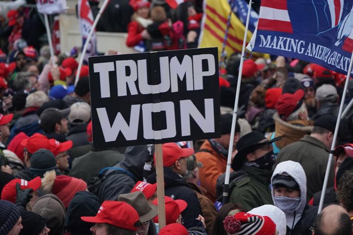 Archivo - Simpatizantes del expresidente Donald Trump durante el asalto al Capitolio.