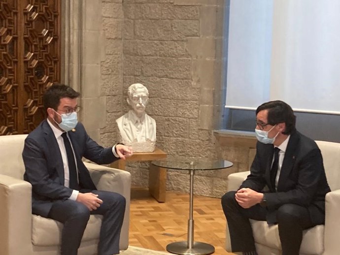 Reunión del presidente del Govern, Pere Aragons, y el primer secretario del PSC, Salvador Illa, en la Generalitat.
