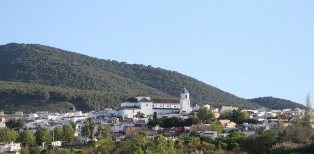 Archivo - Vista de Alhaurín el Grande con la Sierra