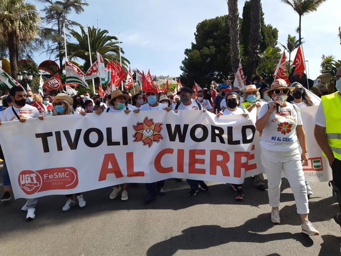 Archivo - Marcha contra el cierre del Tívoli World Benalmádena