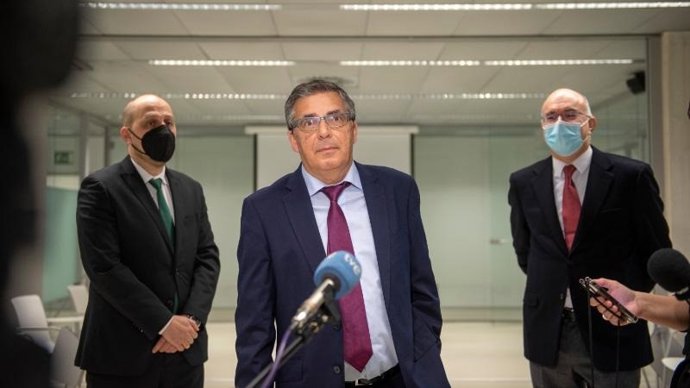 El consejero de Servicios Sociales, Pablo Rubio, visita el Instituto de Medicina Legal de La Rioja