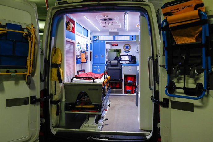 Archivo - Interior de una ambulancia.