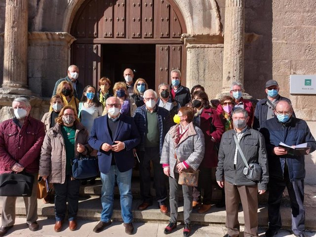 Estrella con personas voluntarias