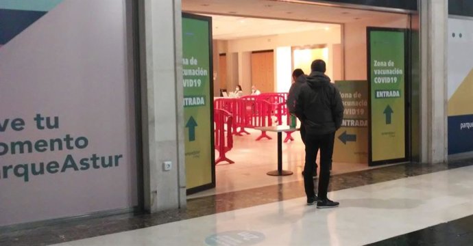 Punto de vacunación contra el Covid en Parque Astur.