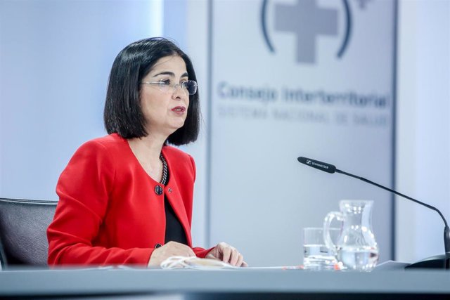 La ministra de Sanidad, Carolina Darias, en una rueda de prensa posterior al Consejo Interterritorial del Sistema Nacional de Salud, en el Palacio La Moncloa, a 16 de febrero de 2022, en Madrid (España).