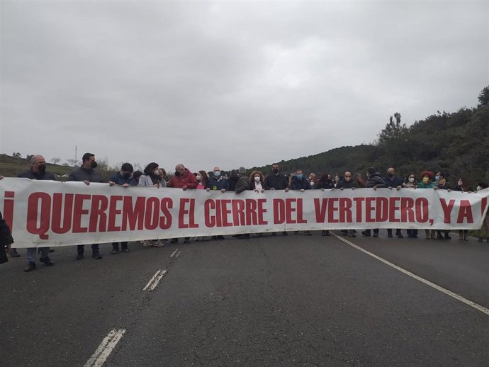 Manifestación en Nerva por el cierre del vertedero.