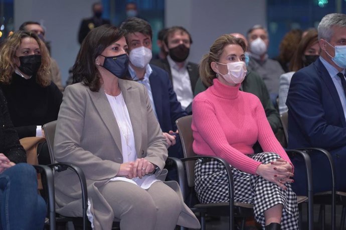 La ministra de Transportes, Raquel Sánchez, junto a la presidenta riojana, Concha Andreu, en Logroño
