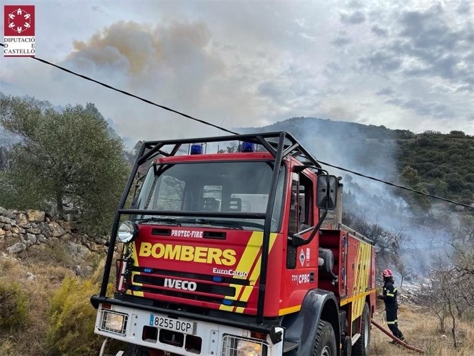 Dispositivo de extinción desplazado al incendio en Sierra Engarcerán